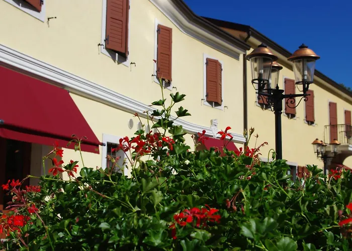 Dependance Lipa فندق باسّوفيتزا